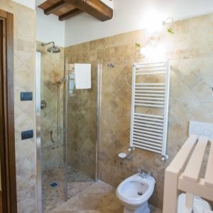 Bagno-Mandorlo-bis-scaled-700x500
