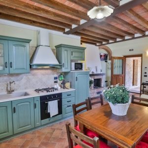 Capinera-Soggiorno-scaled-700x500