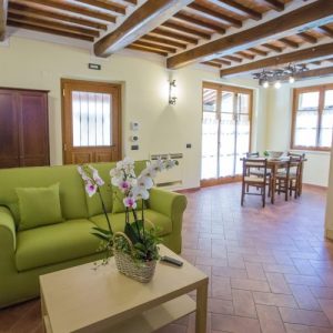 Soggiorno-e-Cucina-Mandorlo-bis-scaled-700x500