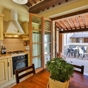 Usignolo-Cucina-scaled-700x500